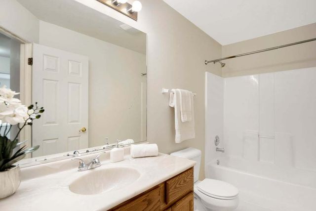 2642 Granite Court 2642, Crystal Lake, IL 60012