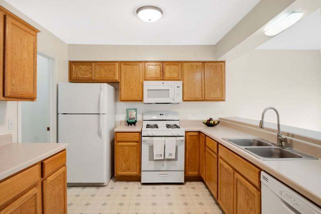 2642 Granite Court 2642, Crystal Lake, IL 60012
