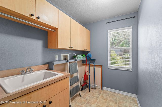 9183 Nightingale Road, Weeki Wachee, FL 34613