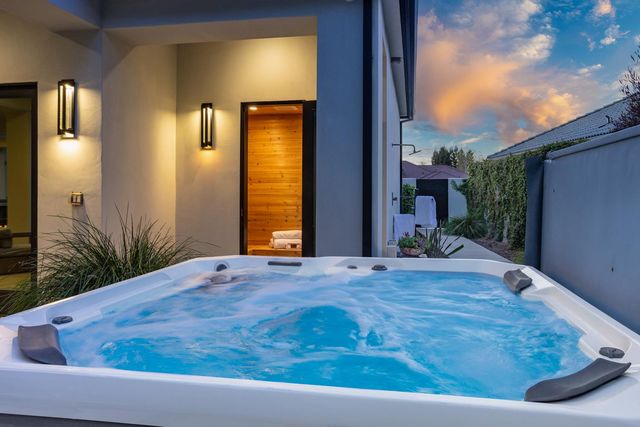 10312 Fox Borough Dr, Oakdale, CA 95361