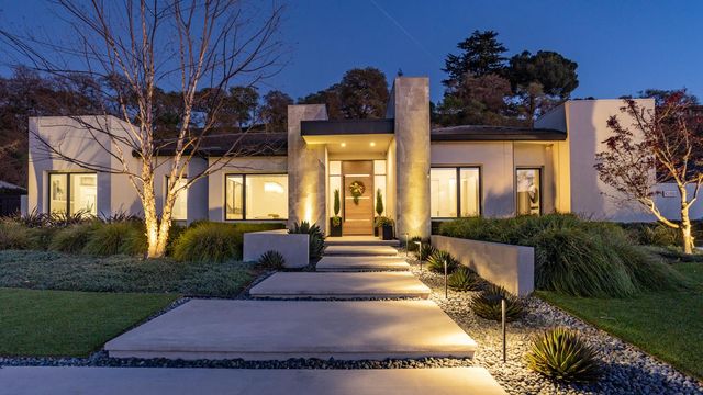 10312 Fox Borough Dr, Oakdale, CA 95361