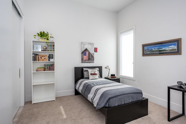 10312 Fox Borough Dr, Oakdale, CA 95361