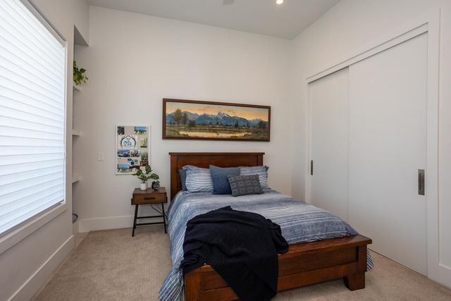 10312 Fox Borough Dr, Oakdale, CA 95361