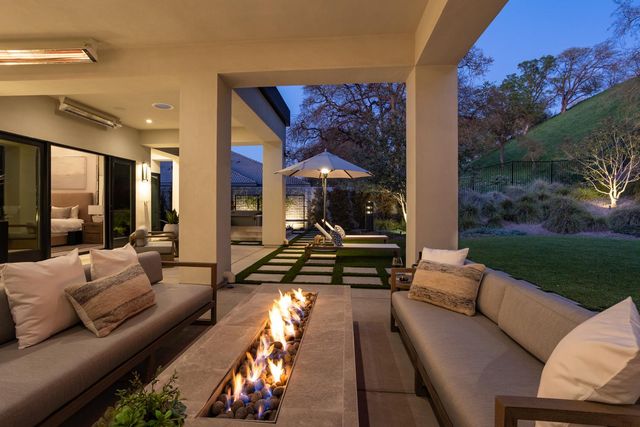 10312 Fox Borough Dr, Oakdale, CA 95361