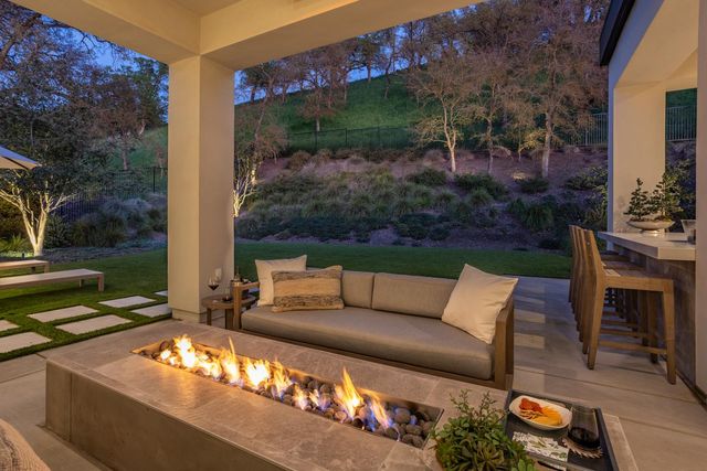 10312 Fox Borough Dr, Oakdale, CA 95361