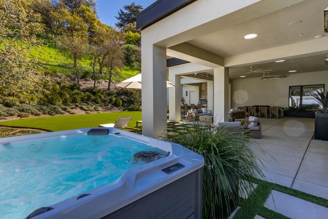 10312 Fox Borough Dr, Oakdale, CA 95361