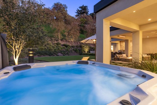 10312 Fox Borough Dr, Oakdale, CA 95361