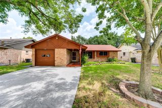 13634 Greenridge Drive, Sugar Land, TX 77498