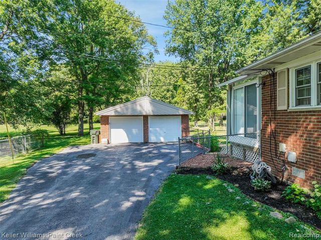 3302 Grant Road, Rochester Hills, MI 48309
