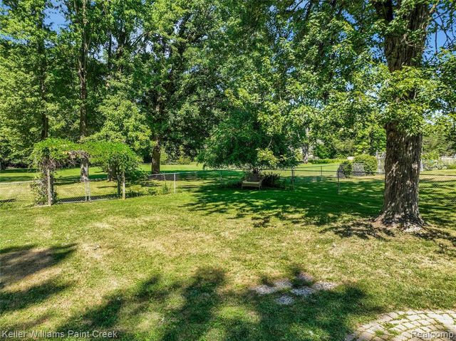 3302 Grant Road, Rochester Hills, MI 48309