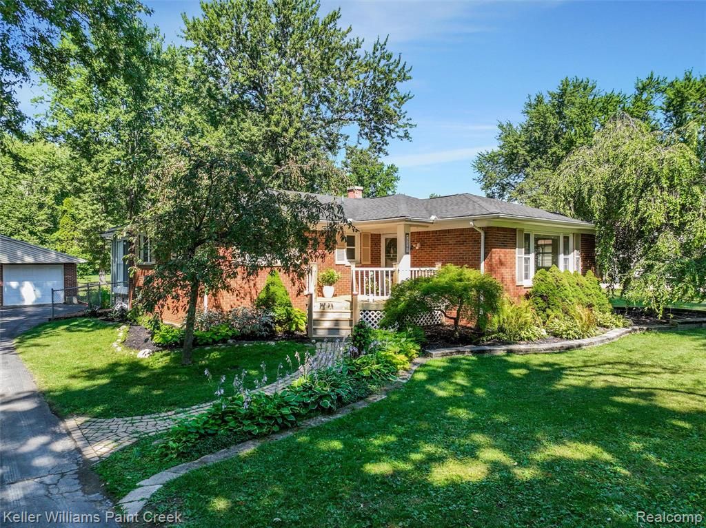 3302 Grant Road, Rochester Hills, MI 48309