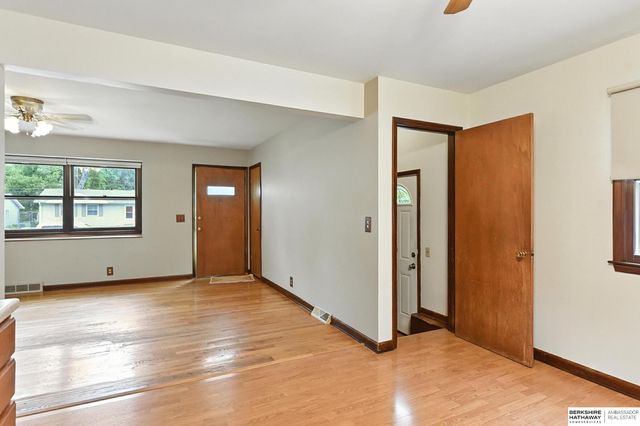 6317 Camden Avenue, Omaha, NE 68104