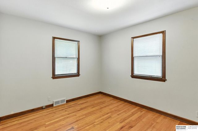 6317 Camden Avenue, Omaha, NE 68104