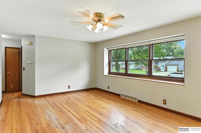 6317 Camden Avenue, Omaha, NE 68104