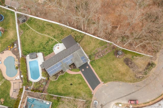 10 Denise Drive, North Babylon, NY 11703
