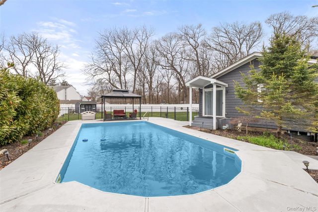 10 Denise Drive, North Babylon, NY 11703