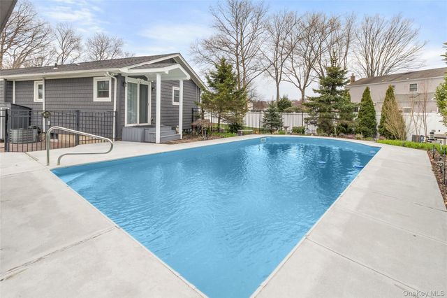 10 Denise Drive, North Babylon, NY 11703