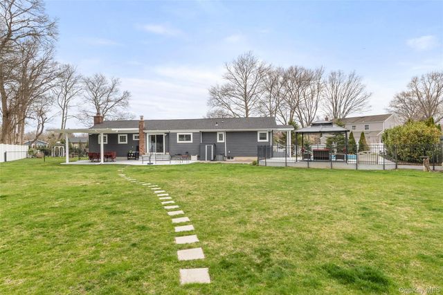 10 Denise Drive, North Babylon, NY 11703