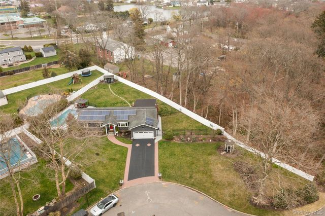 10 Denise Drive, North Babylon, NY 11703