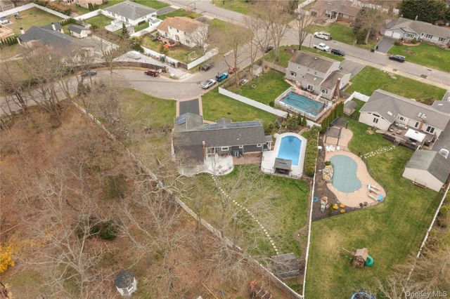 10 Denise Drive, North Babylon, NY 11703