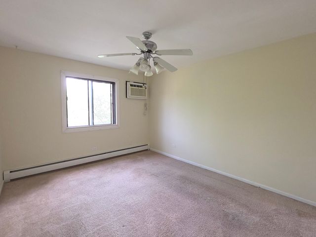 12 Parkside Court 10, Vernon Hills, IL 60061