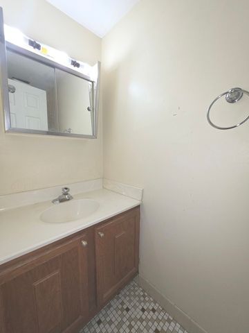 12 Parkside Court 10, Vernon Hills, IL 60061
