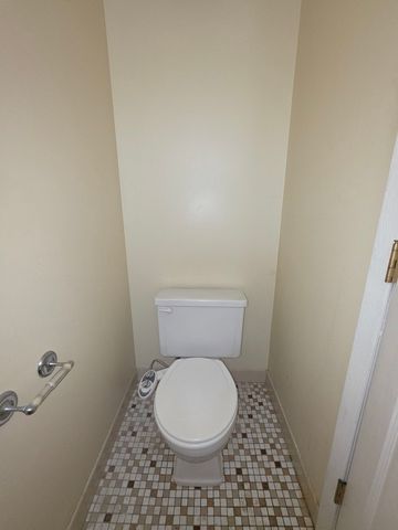 12 Parkside Court 10, Vernon Hills, IL 60061