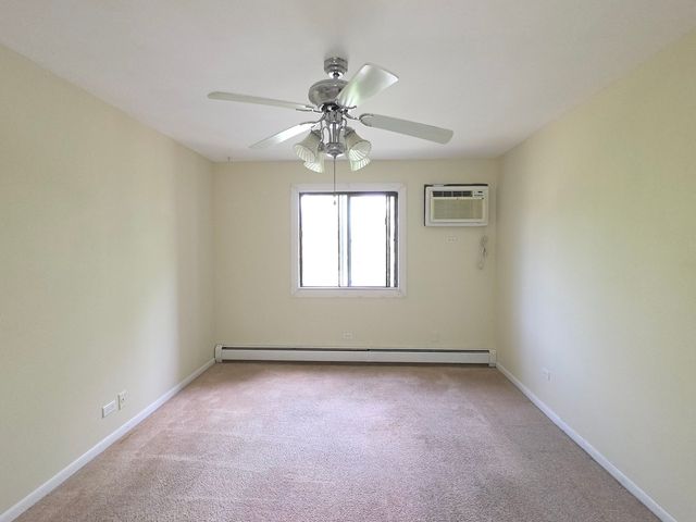 12 Parkside Court 10, Vernon Hills, IL 60061