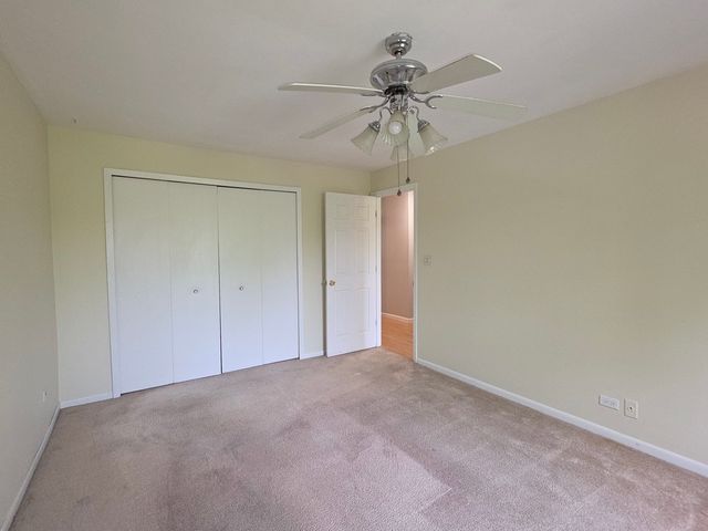 12 Parkside Court 10, Vernon Hills, IL 60061