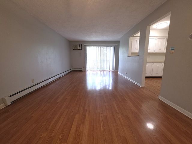 12 Parkside Court 10, Vernon Hills, IL 60061