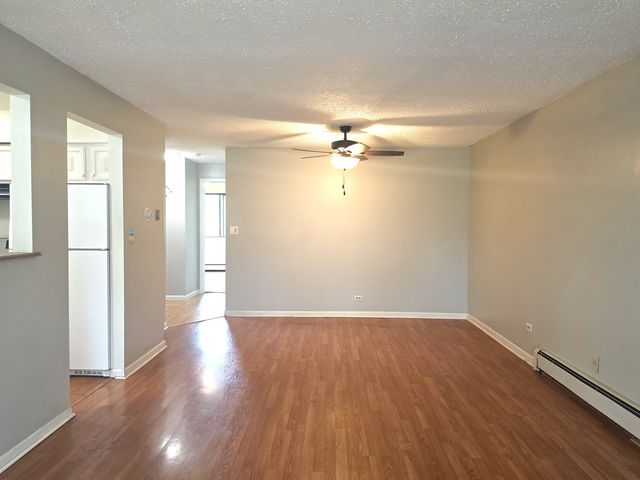 12 Parkside Court 10, Vernon Hills, IL 60061