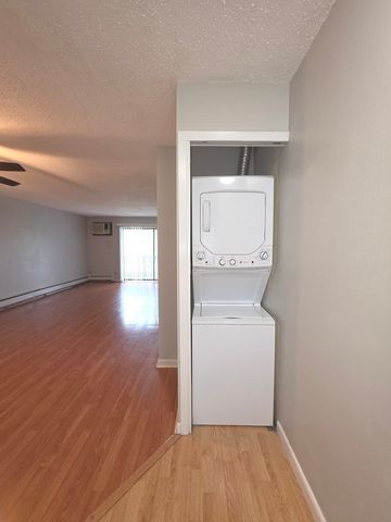 12 Parkside Court 10, Vernon Hills, IL 60061