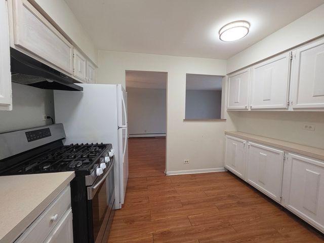 12 Parkside Court 10, Vernon Hills, IL 60061