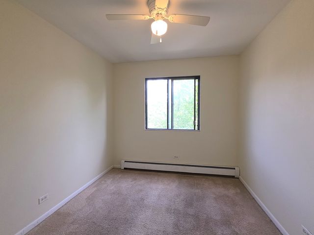 12 Parkside Court 10, Vernon Hills, IL 60061