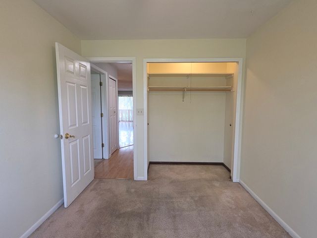12 Parkside Court 10, Vernon Hills, IL 60061
