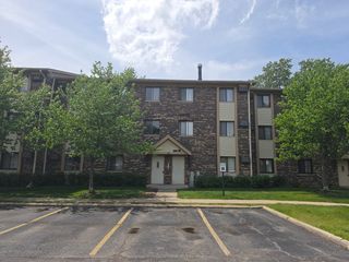 12 Parkside Court 10, Vernon Hills, IL 60061