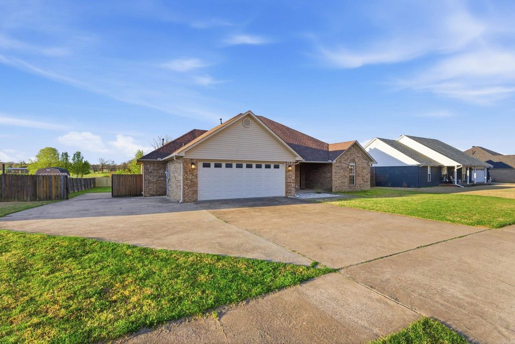 19 Cardinal Way, Vilonia, AR 72173