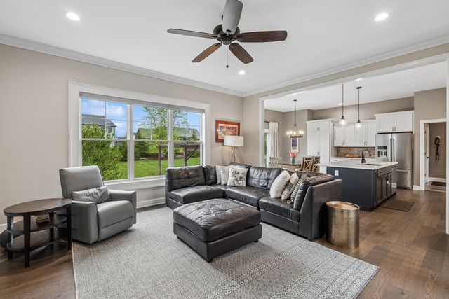6858 Grover Station, Bettendorf, IA 52722