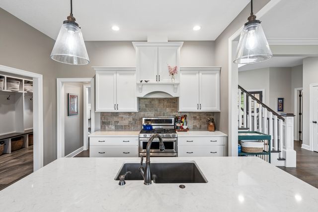 6858 Grover Station, Bettendorf, IA 52722