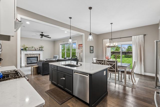6858 Grover Station, Bettendorf, IA 52722