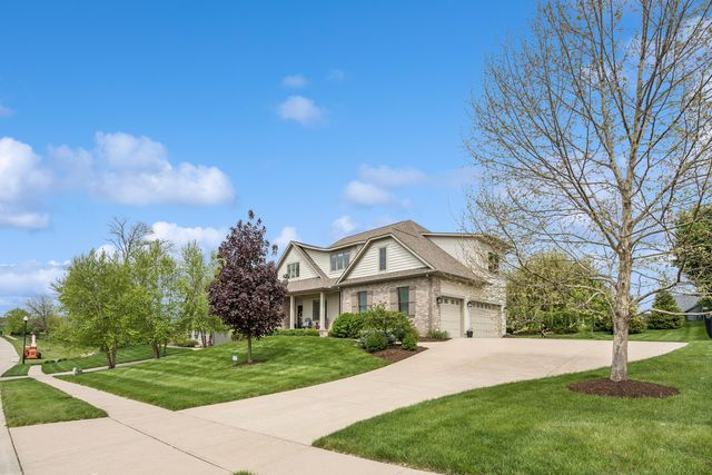 6858 Grover Station, Bettendorf, IA 52722