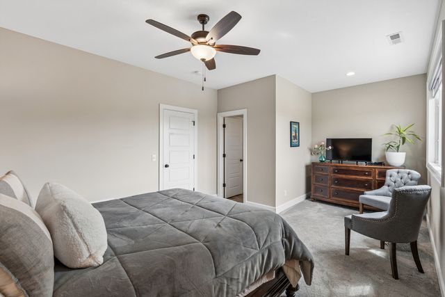 6858 Grover Station, Bettendorf, IA 52722
