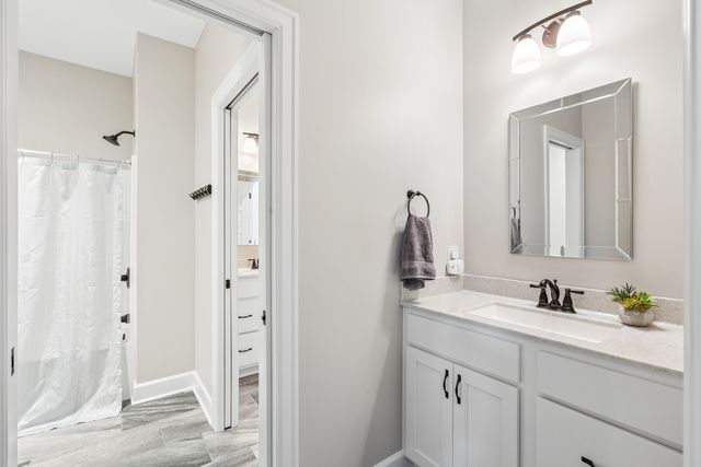 6858 Grover Station, Bettendorf, IA 52722