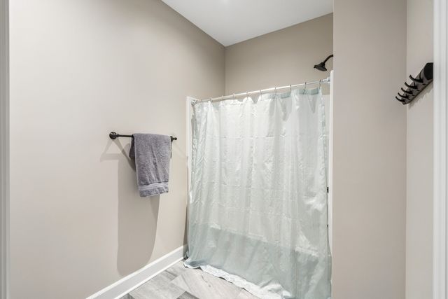 6858 Grover Station, Bettendorf, IA 52722