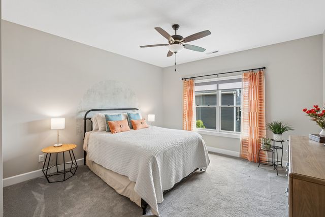6858 Grover Station, Bettendorf, IA 52722