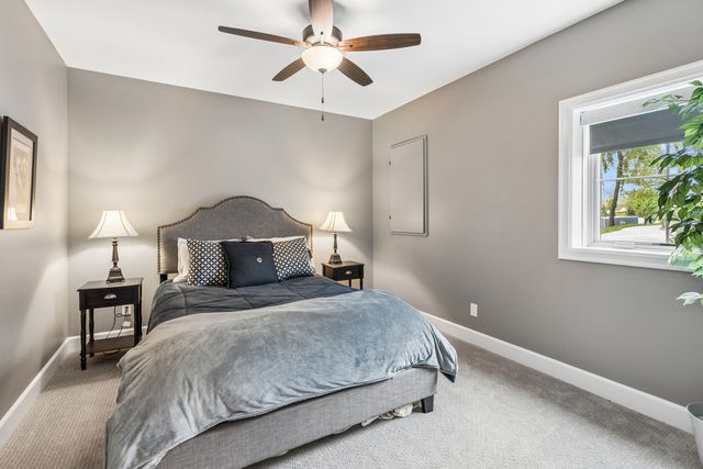 6858 Grover Station, Bettendorf, IA 52722