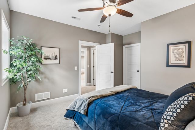 6858 Grover Station, Bettendorf, IA 52722