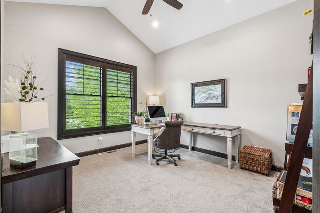 6858 Grover Station, Bettendorf, IA 52722