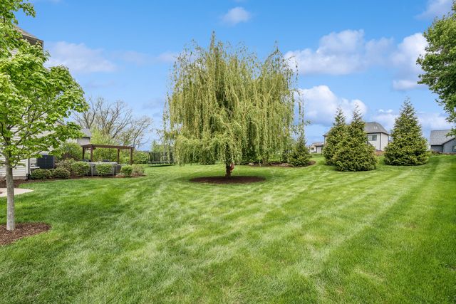 6858 Grover Station, Bettendorf, IA 52722