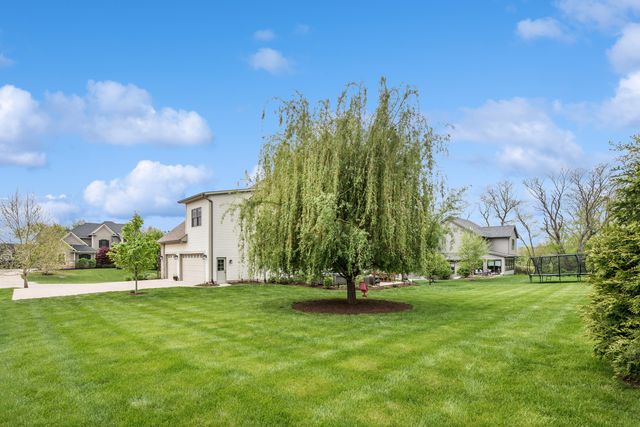 6858 Grover Station, Bettendorf, IA 52722